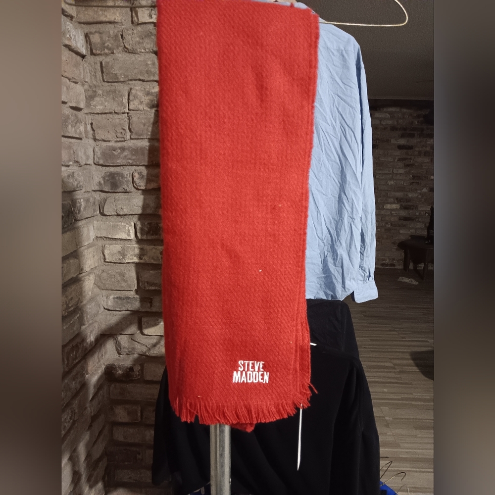 Steve madden solid red scarf